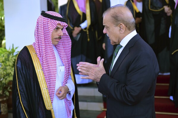 Pakistan's PM and Saudi Foreign Minister