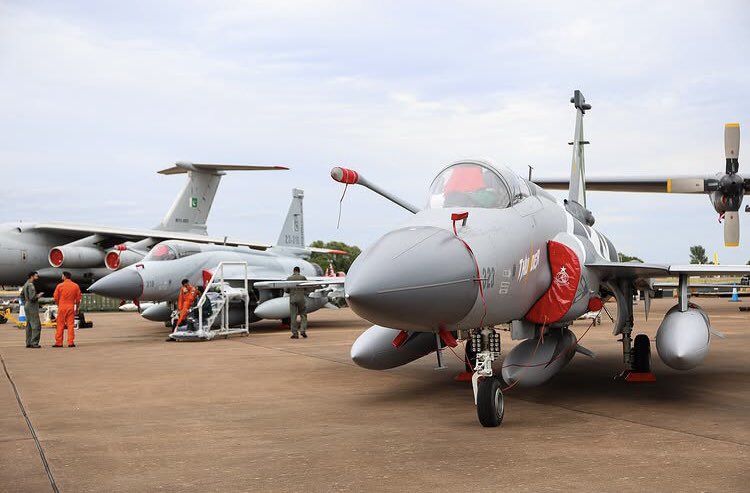 JF-17 Thunder Takes Center Stage at Dubai Air Show 2025