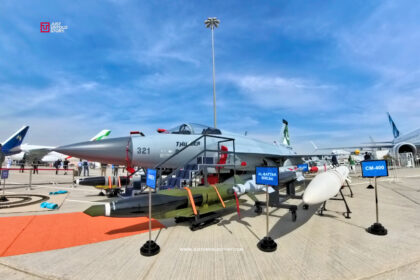 A Pakistan Air Force JF-17 Thunder Block-III fighter jet showcased at Dubai Airshow 2025, highlighting Pakistan’s advanced aerospace capabilities and rising export success.